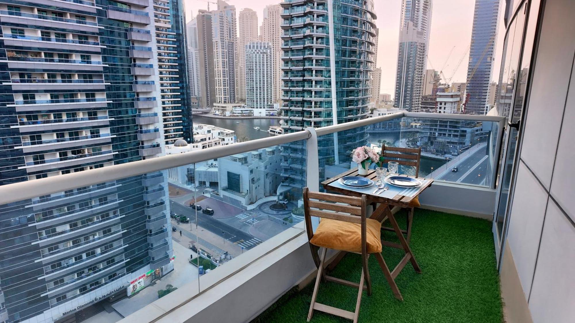 Spacious 2 Bed Apt At Marina High Floor 두바이 외부 사진